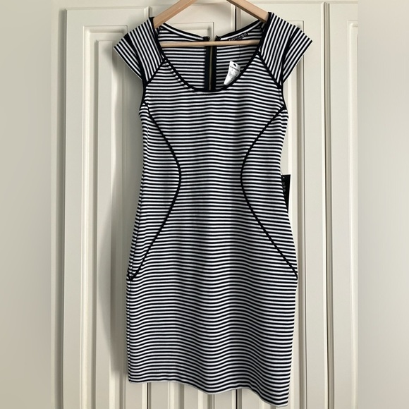Express White Black Striped Cap Sleeve Bodycon Sheath Dress Size 4 NWT - Picture 2 of 7